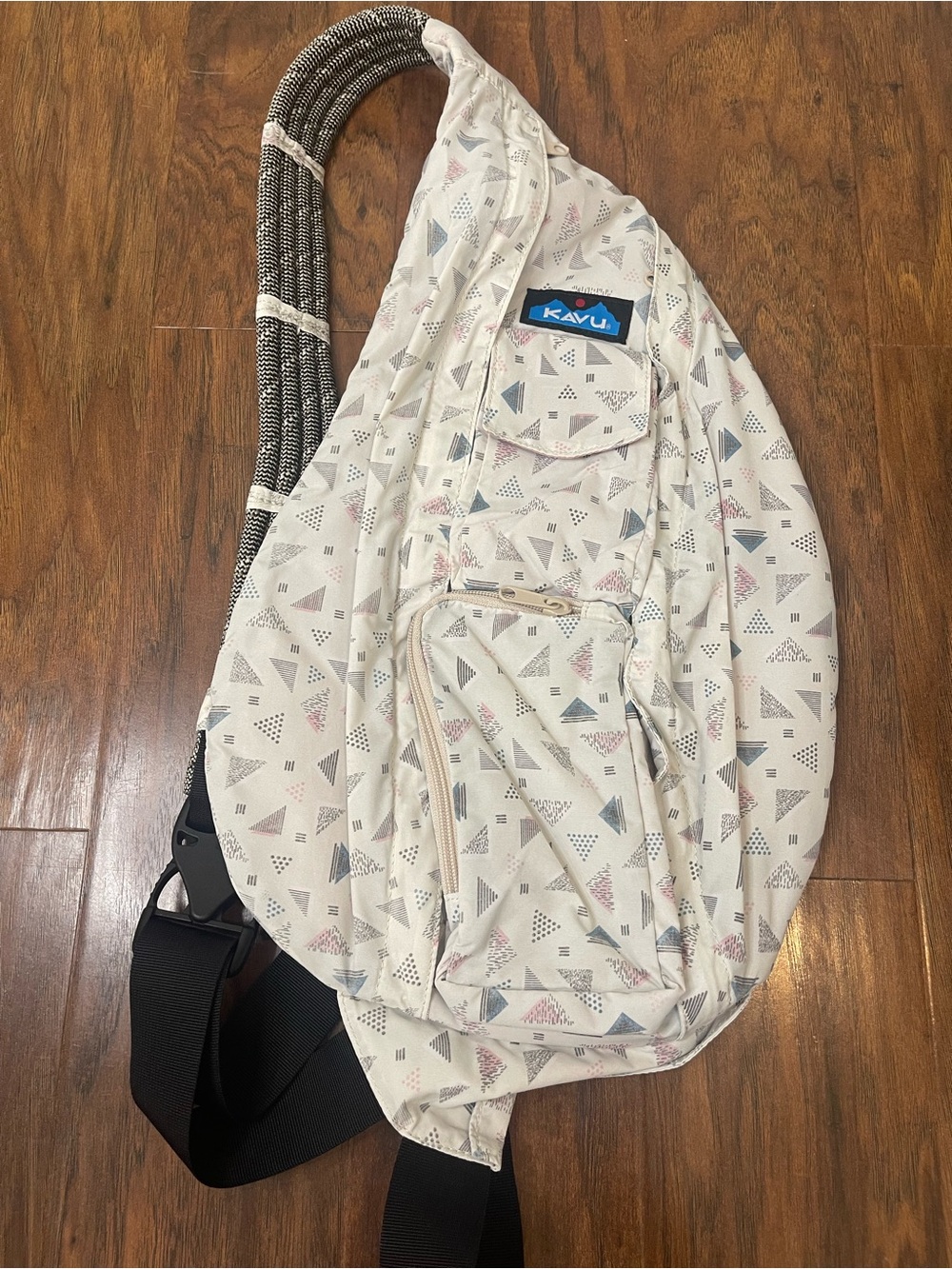 KAVU Original Rope Sling Bag Triparty Geometric Triangle Print Crossbody